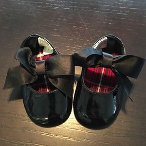 Gymboree crib shoes